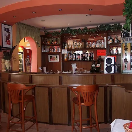 Couette-café Eden & Restaurant 3*